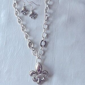 Elegant Mixed Metal Fleur De Lis Necklace Dangle Earring Set Silver Mixed Metal